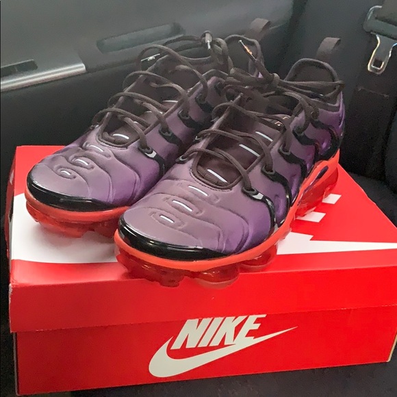 nike vapormax voltage purple